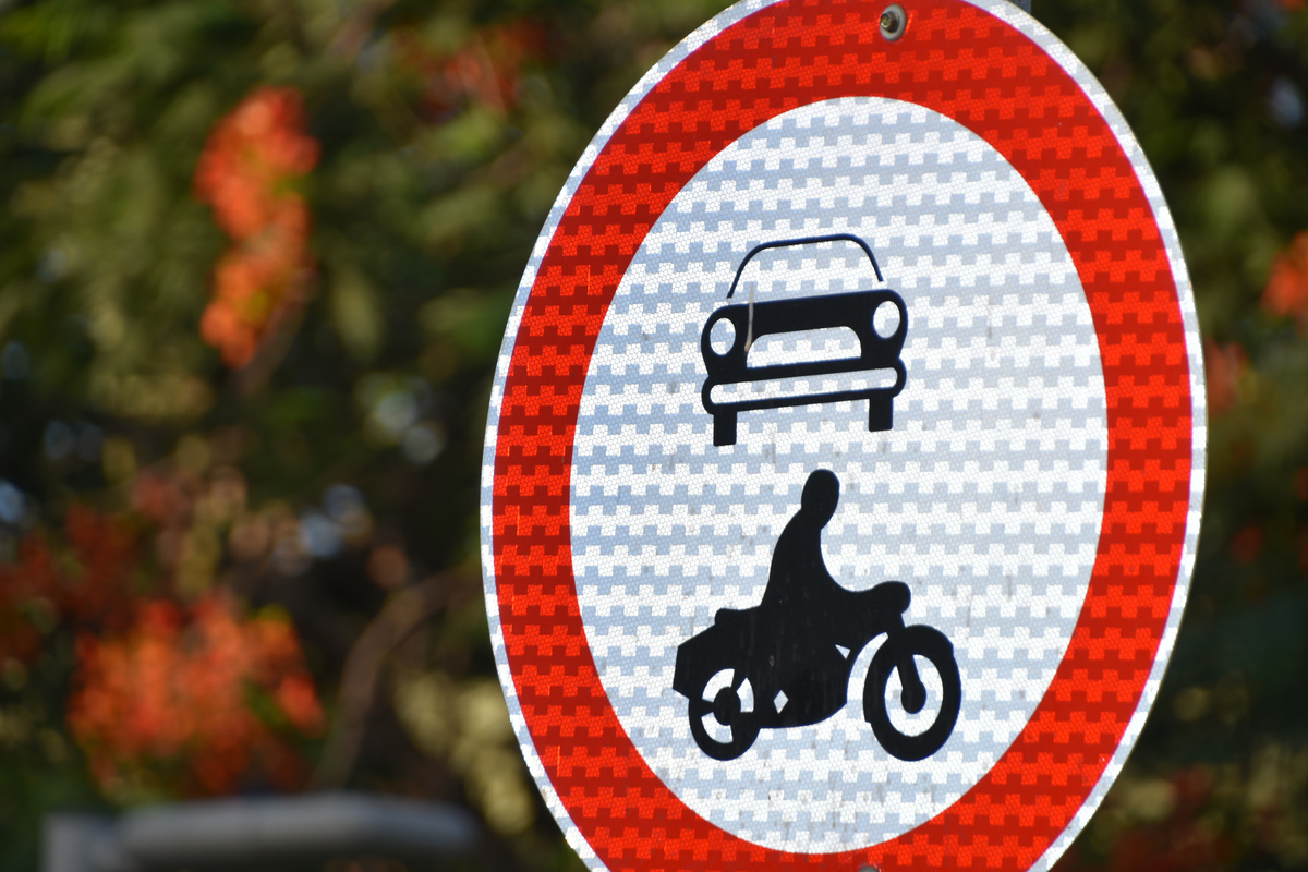 No entry for cars and motorcycles